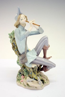 Lot 432 - Lladro porcelain Privilege Gold figure -  'Pied Piper', 8425