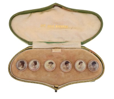 Lot 74 - Cased set of yellow metal portrait buttons