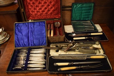 Lot 589 - Assorted cased plated flatware