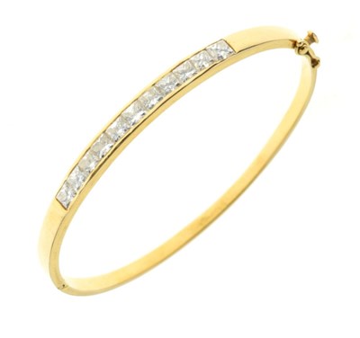 Lot 107 - Diamond set hinged bangle