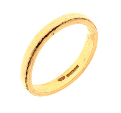 Lot 17 - 22ct gold wedding band
