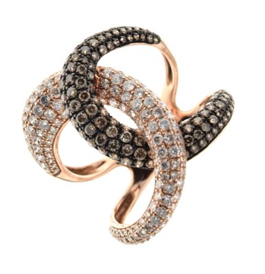 Lot 41 - ESSY - Diamond and cognac colour diamond ring