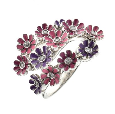 Lot 40 - Diamond kinetic enamel flowerhead ring