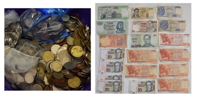Lot 132 - Quantity of mainly late 20th Century World coinage