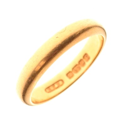 Lot 18 - 22ct gold wedding band