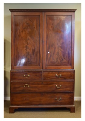 Lot 608 - George III mahogany linen press