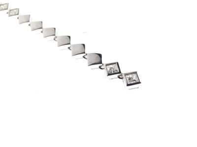 Lot 43 - 18ct white gold necklace