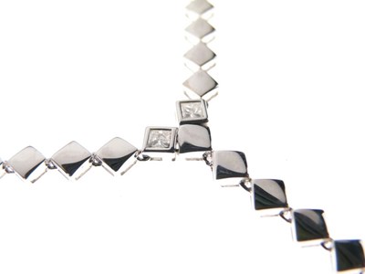 Lot 43 - 18ct white gold necklace