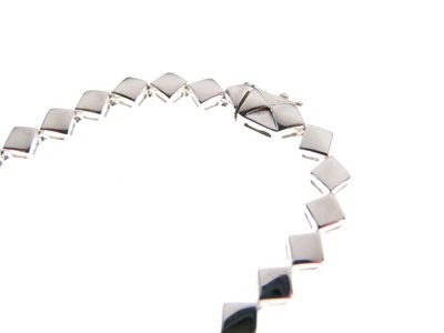 Lot 43 - 18ct white gold necklace