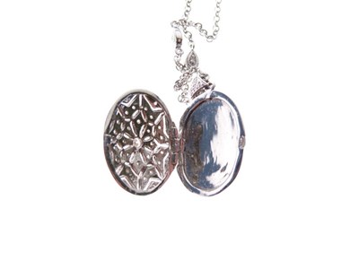 Lot 40 - 18ct white gold oval locket