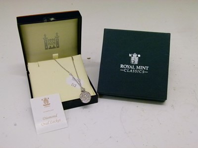 Lot 40 - 18ct white gold oval locket