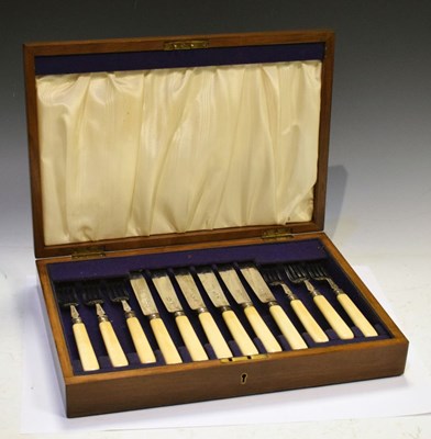 Lot 188 - Mahogany-cased canteen of half dozen silver fish cutlery