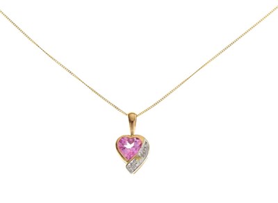 Lot 48 - Heart shaped pendant