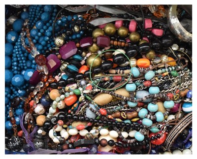 Lot 86 - Large quantity of costume jewellery