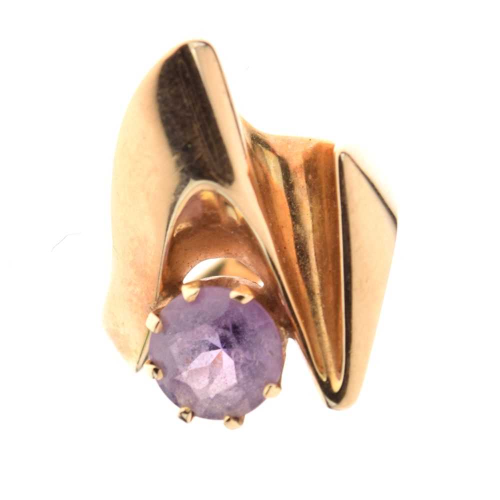 Lot 30 - Danish amethyst ring