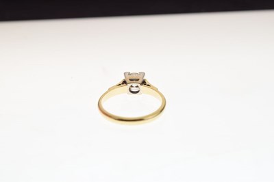 Lot 1 - Diamond single stone ring