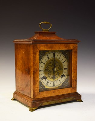Lot 468 - 20th Century walnut-cased mantel clock