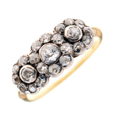 Lot 14 - Late Victorian diamond triple cluster ring