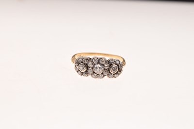 Lot 14 - Late Victorian diamond triple cluster ring