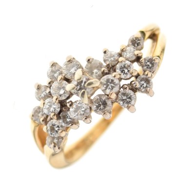 Lot 12 - 18ct gold twenty-one stone diamond cluster ring