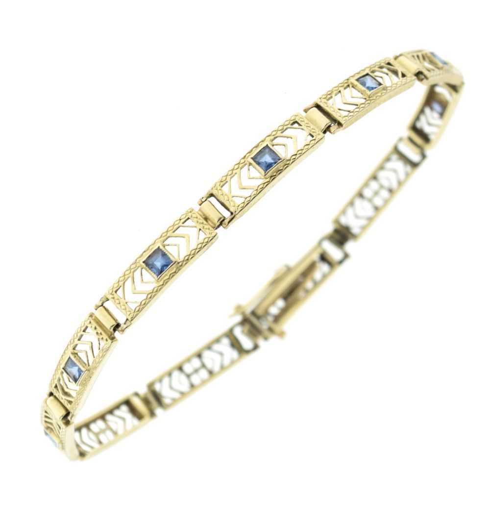 Lot 37 - Sapphire set bracelet