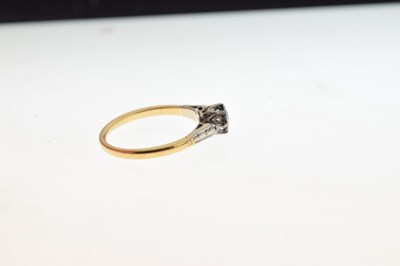 Lot 5 - Solitaire diamond ring