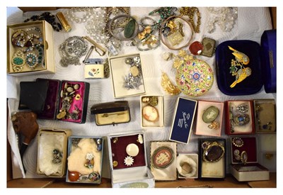 Lot 80 - Extensive collection of costume jewellery and watches
