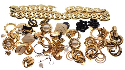 Lot 83 - Collection of costume jewellery