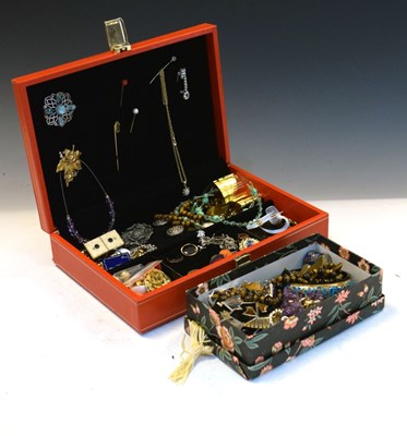 Lot 77 - Costume jewellery