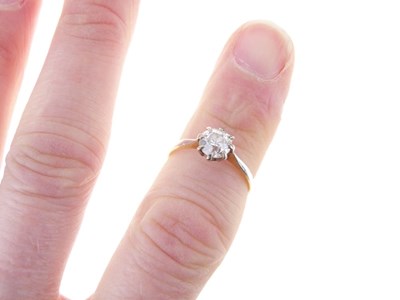 Lot 2 - Solitaire diamond ring