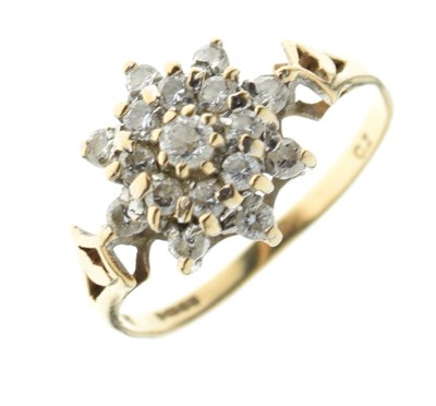Lot 3 - 9ct CZ cluster ring