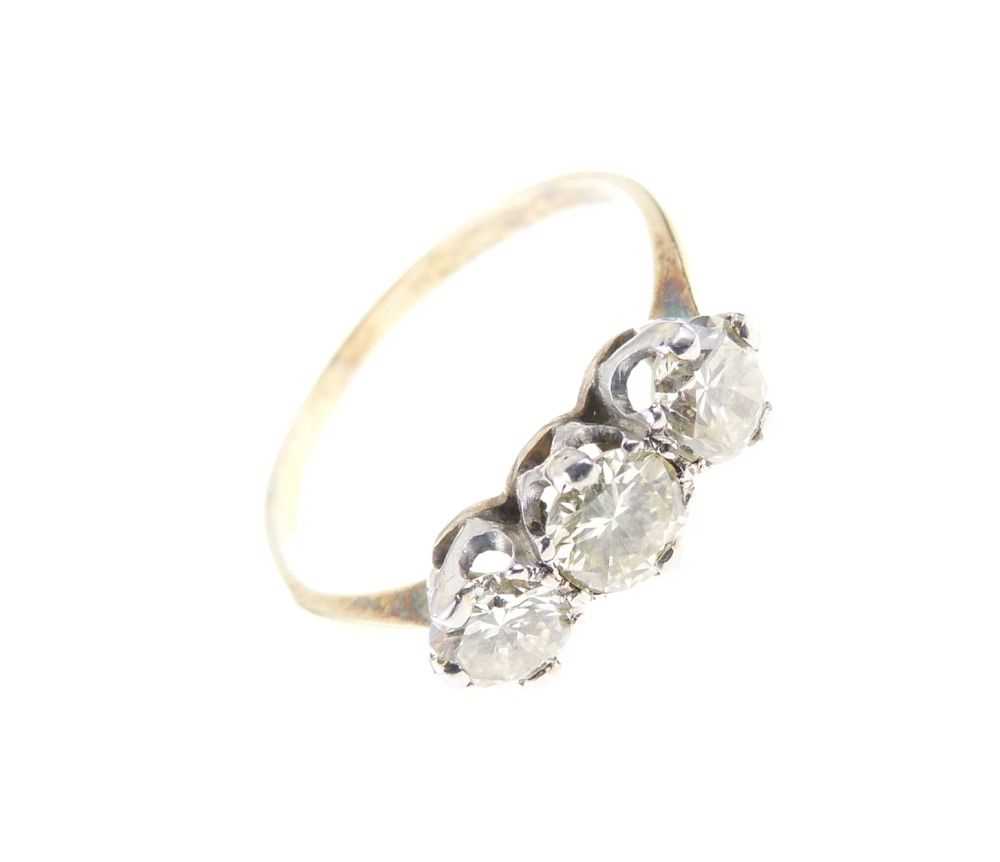 Lot 6 - Three stone diamond ring