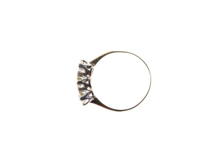 Lot 6 - Three stone diamond ring