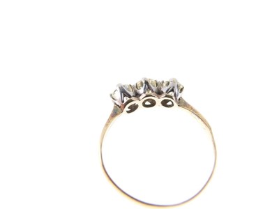 Lot 6 - Three stone diamond ring