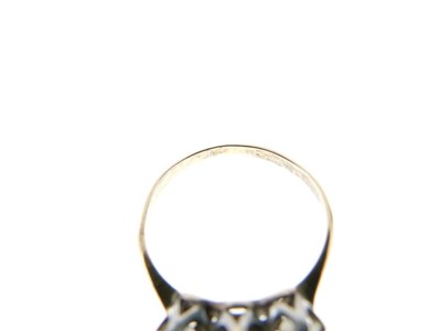 Lot 6 - Three stone diamond ring