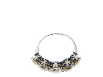 Lot 8 - Five stone diamond ring