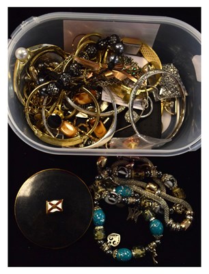 Lot 81 - Costume jewellery