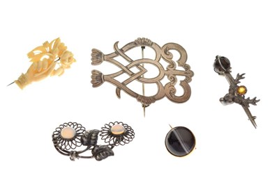 Lot 73 - Five various brooches including an unmarked white metal Luckenbooth brooch