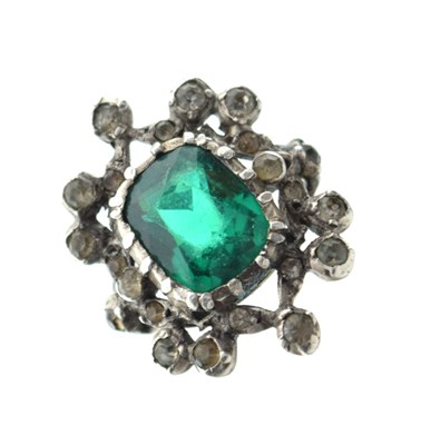 Lot 19 - Victorian-style paste cluster ring