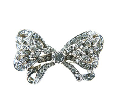 Lot 31 - Diamond bow brooch