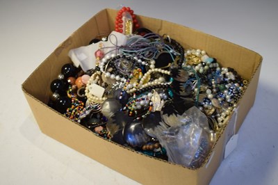 Lot 92 - Costume jewellery