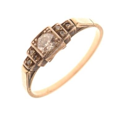 Lot 10 - Diamond ring