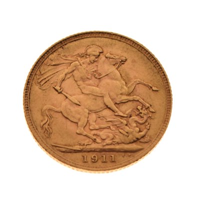 Lot 132 - Coins - George V gold sovereign, 1911