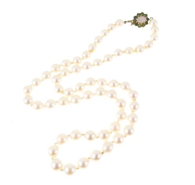 Lot 50 - Row of uniform cultured pearls on 9ct opal and emerald clasp