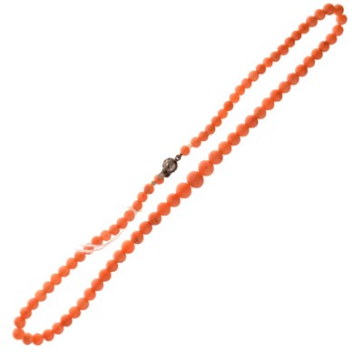 Lot 79 - Coral bead necklet with paste clasp