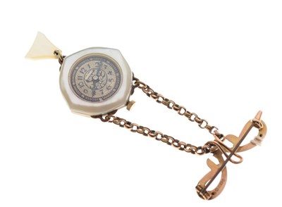 Lot 120 - Mother-of-pearl pendant watch on 9ct brooch