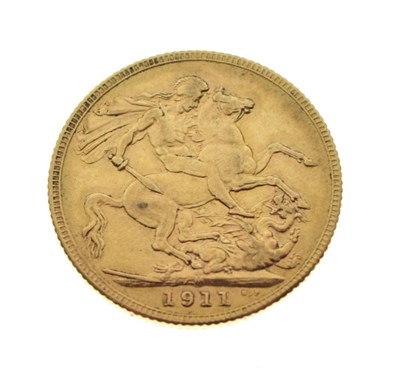 Lot 131 - Coins - George V gold sovereign, 1911