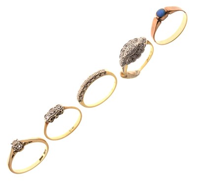 Lot 42 - Five stone set rings
