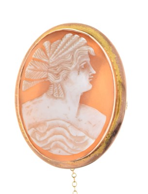 Lot 60 - Shell cameo brooch