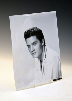 Lot 301 - Elvis Presley - Signed photograph